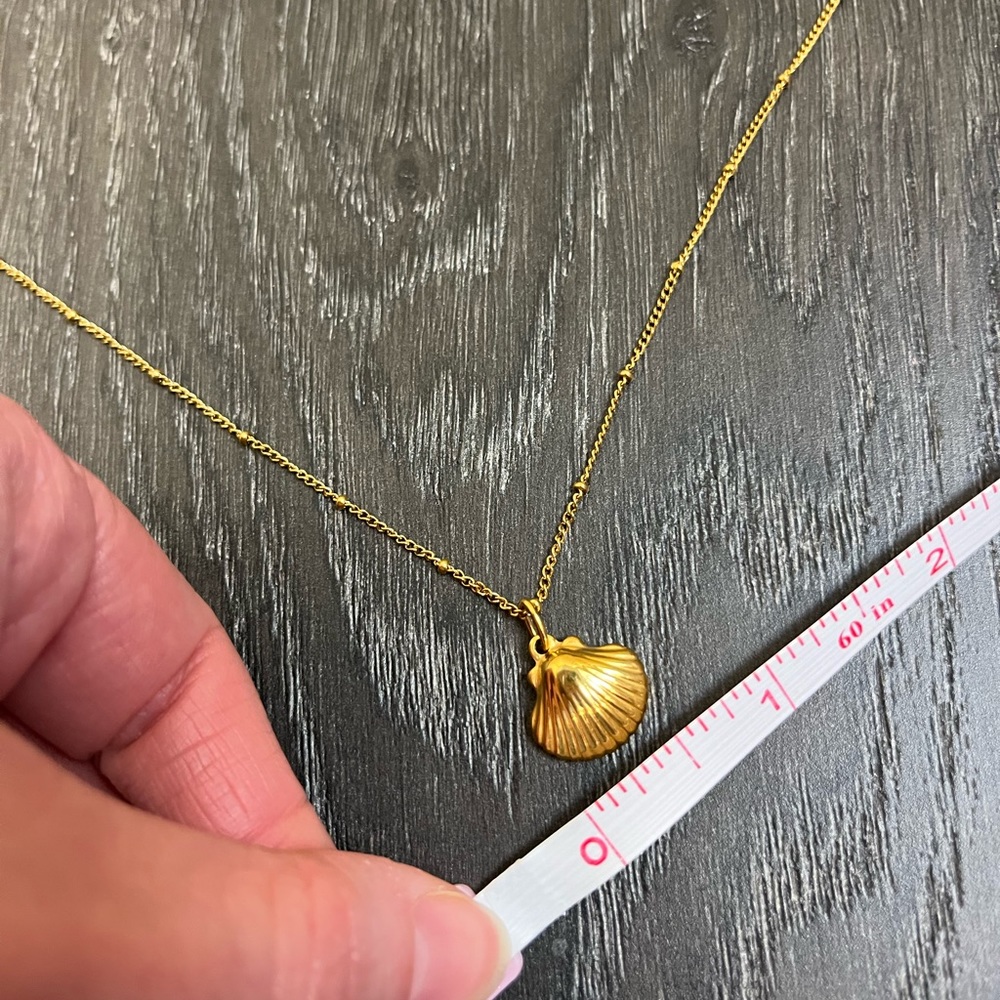 The Seaside Pendant - 18k Gold Seashell Dainty Gold Plated Necklace - Picture 7 of 11